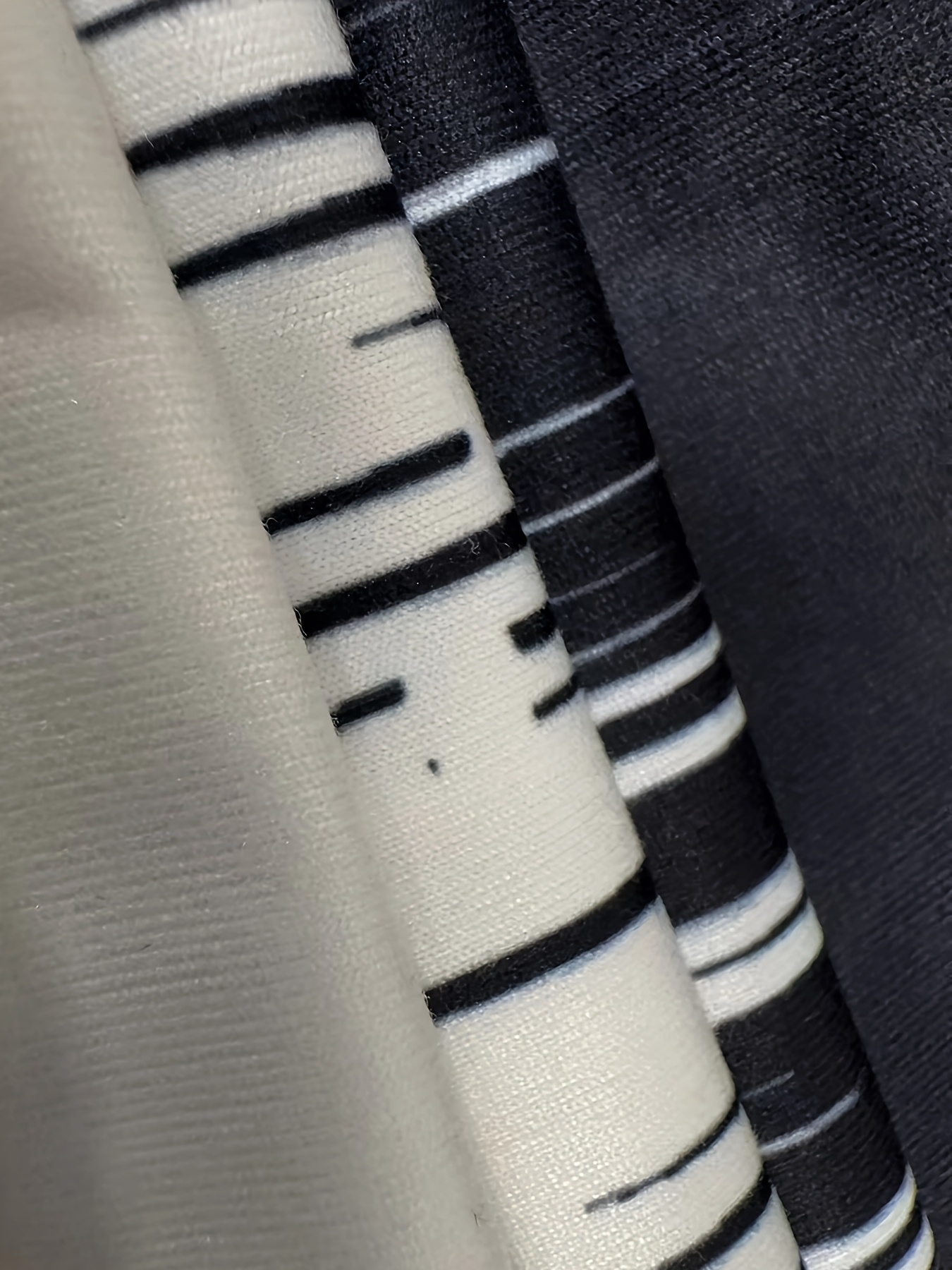 Women'S Elegant Ombre V-Neck Long Sleeve T-Shirt - Black to White Gradient Print, Soft Smooth Texture Casual Top, All-Season Comfortable Shirt with Full-Body Print, Versatile Everyday & Semi-Formal Wear, Durable Smooth Fabric for Women'S Fashion - Image 3