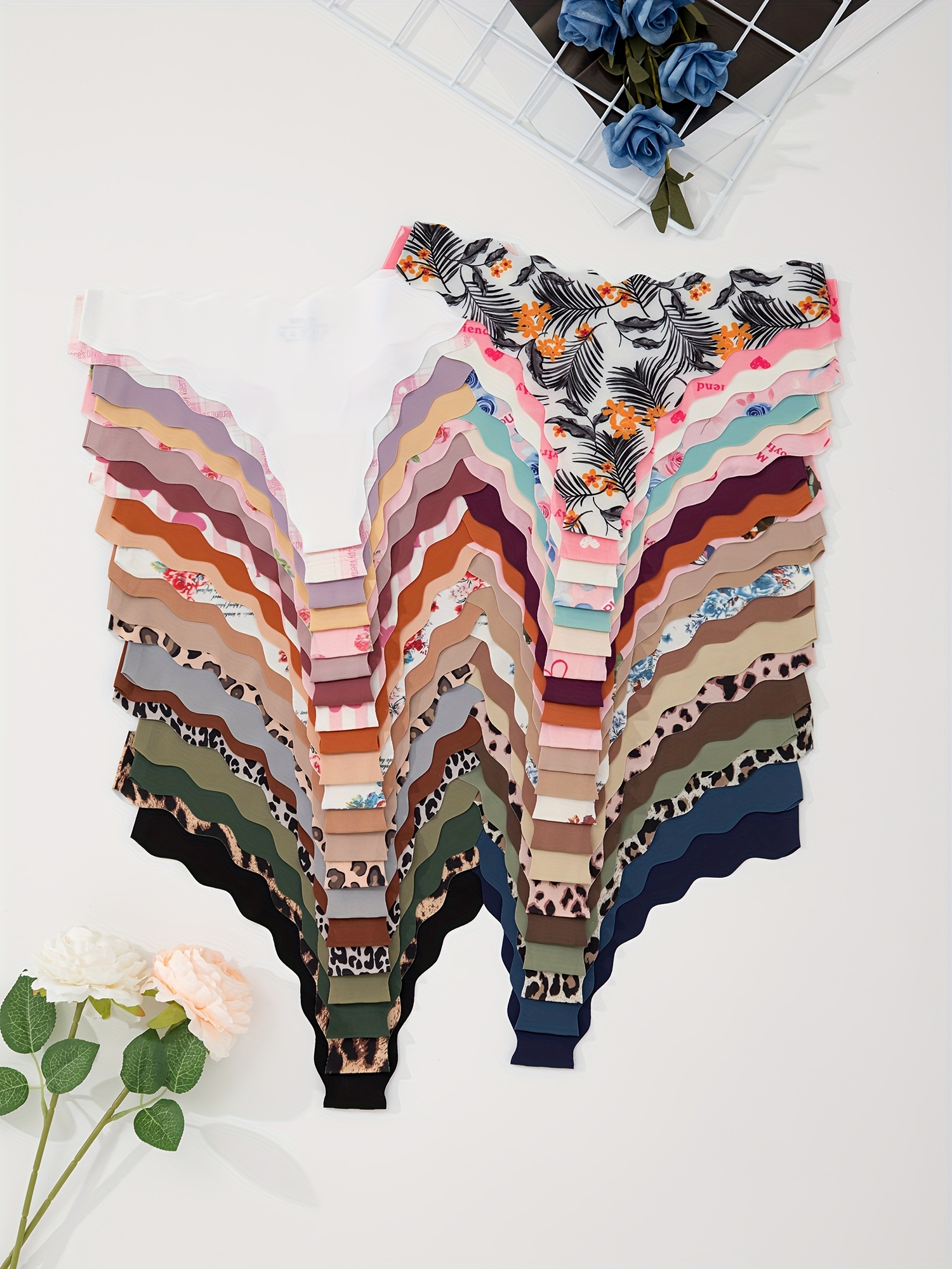 Random 7-pack seamless leopard-print leaves and flowers love printing solid color simple underwear solid color low waist seamless suit soft, comfortable, breathable and quick-drying thong suit.