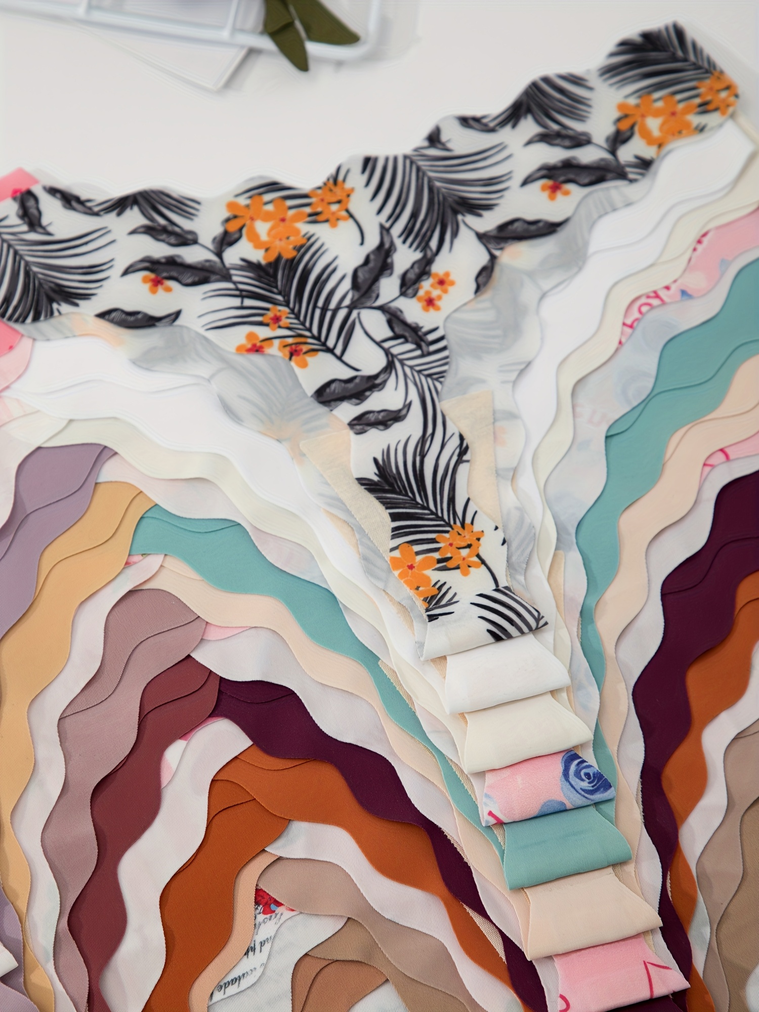 Random 7-pack seamless leopard-print leaves and flowers love printing solid color simple underwear solid color low waist seamless suit soft, comfortable, breathable and quick-drying thong suit. - Image 9