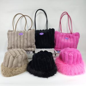 A Two-Piece Set for Women Featuring a Warm, Thickened Shoulder Bag And a Fisherman'S Hat. This Stylish And Versatile Combination Is Perfect for Autumn And Winter, Making It an Ideal Gift for Valentine'S Day Or Birthdays.