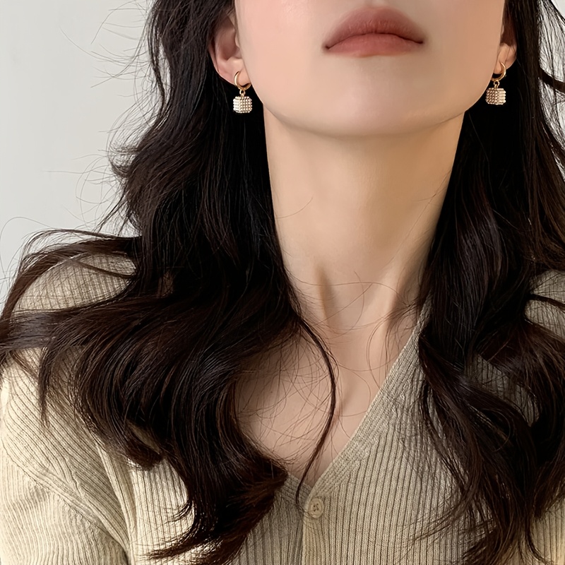 A Pair of Elegant Golden Cubic Imitation Pearl Pendant Earrings, Valentine's Day Gift, Bridal Jewelry - Luxurious Fashion Jewelry Made of Copper, Suitable for Daily Wear and Party Accessories - Image 8