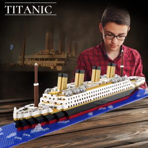 Building Blocks of The Titanic Ship, a Model Toy for Assembly, Decorative Ship Blocks, a Puzzle Toy Suitable for Boys And Girls, Perfect As a Gift for Christmas And Halloween.