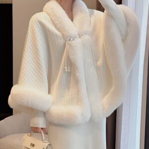 A Luxurious And Stylish Cape Shawl Made of Thick Fleece for 2025, Perfect for Enhancing The Elegance of a Cheongsam During The Warm Autumn And Winter Seasons.