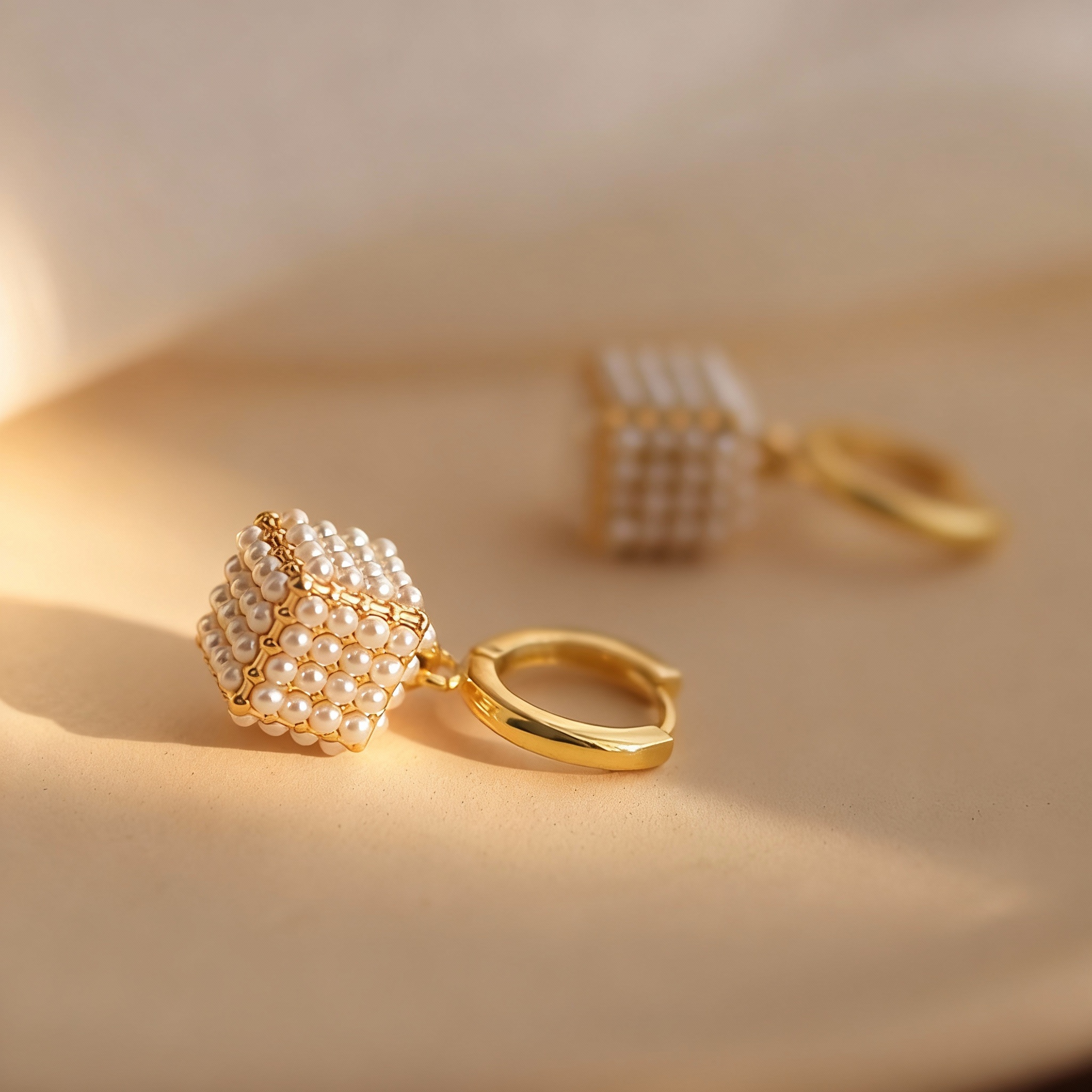 A Pair of Elegant Golden Cubic Imitation Pearl Pendant Earrings, Valentine's Day Gift, Bridal Jewelry - Luxurious Fashion Jewelry Made of Copper, Suitable for Daily Wear and Party Accessories - Image 5