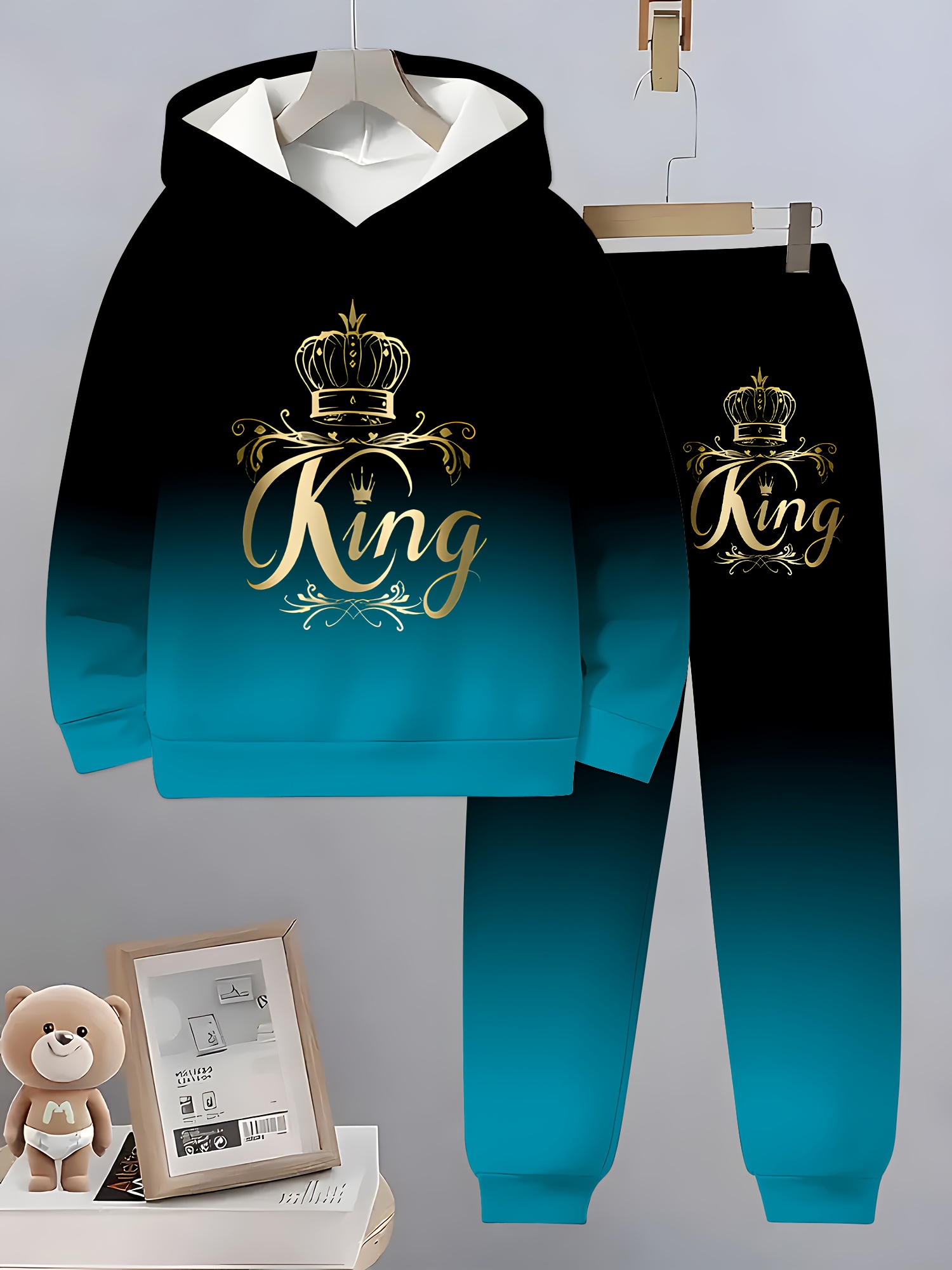 3D Print Hooded Sports Suit for Boys, Featuring The 3Dking Print. This Regular…