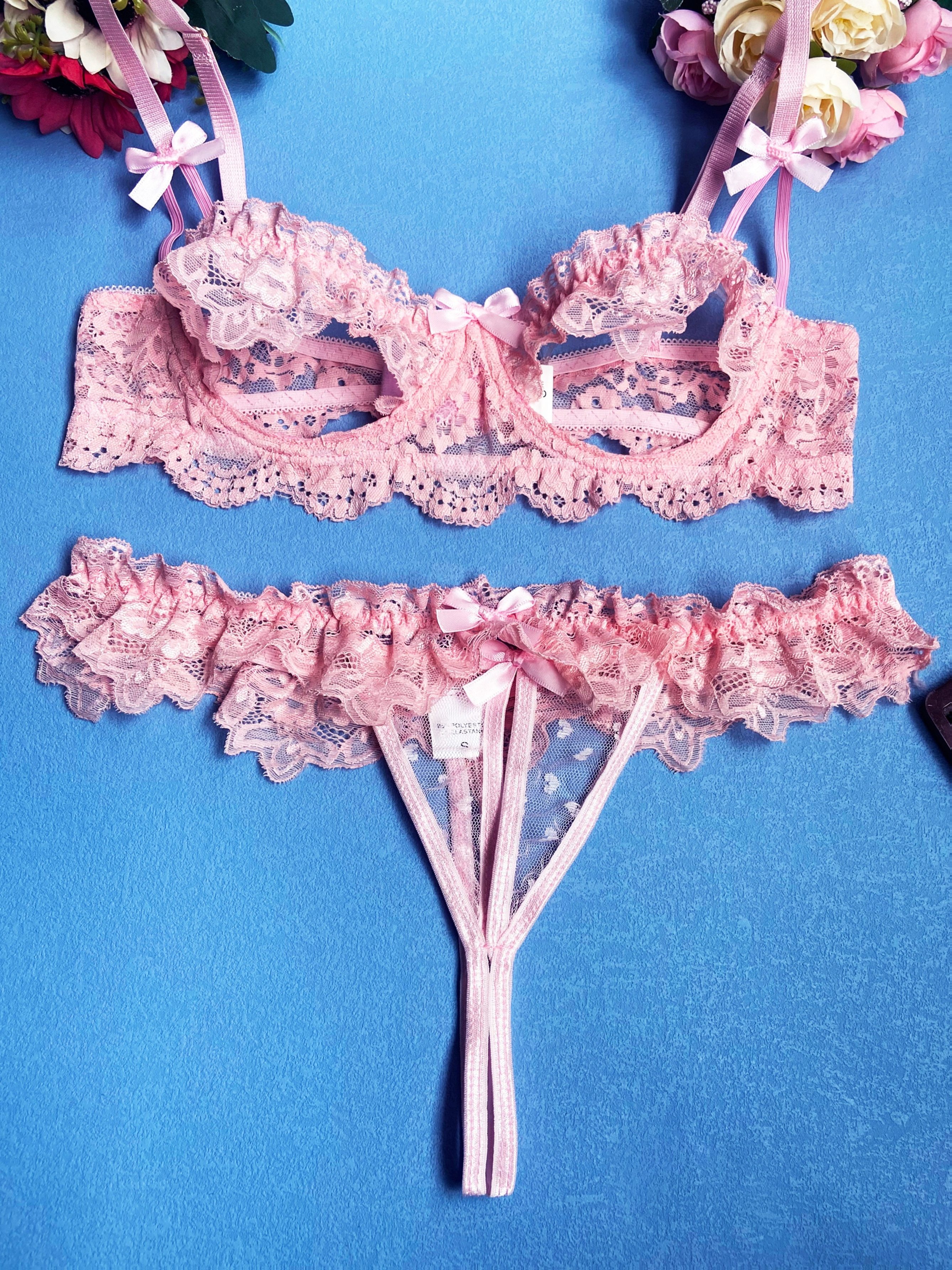 Soft And Comfortable Floral Lace Sexy Lingerie Set, Open Bust Bra & Crothless Panties, See Through Women'S Lingerie & Underwear, Romantic Seductive Lingerie for Adults, No Padding, Medium Support, Adult Intimate Apparel, Elegant Intimate Wear