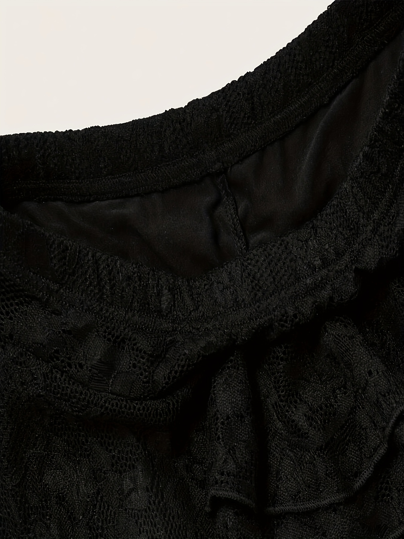 Low-waist Vacation-style Casual Sexy White Lace Ruffle Hem Mini Skirt with Safety Shorts to Prevent See-through. Spring/summer Women's Concert Tiered Wave-edge Mini Skirt, Fashionable Party Y2K A-line Ruffle Tiered Cake Skirt, Suitable for Vacation - Image 5