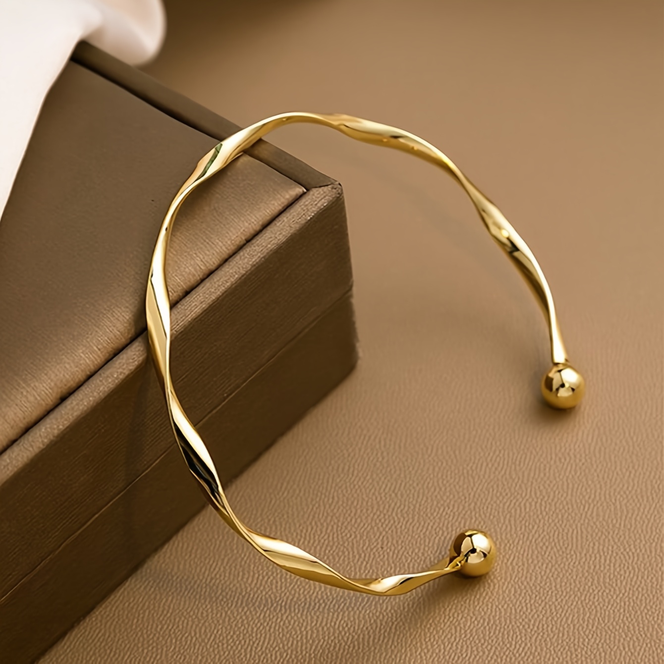 1 Möbius Loop Bracelet for Women and Couples, Round Open Adjustable Bangle, Fashionable Hong Kong Style