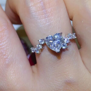 Heart-shaped 1-carat Mozzarella Women'S ring D color VVS1 love Moissanite wholesale micro-inlaid Moissanite pen with certificate black, Moissanite Engagement Ring, Moissanite Jewelry, Anniversary Gift, Romantic Jewelry, Heartshaped Ring, Stylish Accessory, Fine Jewelry, Durable Plating, Love Ring, Sentimental Jewelry, Anniversaries, Anniversa Present - Fancy design More attractive to some users- Ladies Moissanite ring (L appropriate), Cute Glittering Polka Sud Use dot Louis Wooden