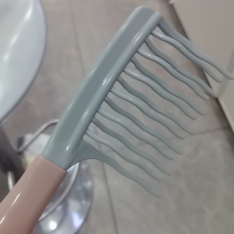 A Set of Wide-Toothed Combs, Ideal for Long Curls And Voluminous Styles - Stylish Black And Light Blue Combs with ABS Handles, Perfect for Managing Curls And Home Massages, an Ideal Holiday Gift for Friends, Elegant Hair Combs - Image 8