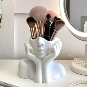 1 Cute Face-Shaped Makeup Brush Holder | Minimalist White, Relaxing Resting Pose, Artistic Desktop Accessory, No Assembly Required, Lightweight PVC