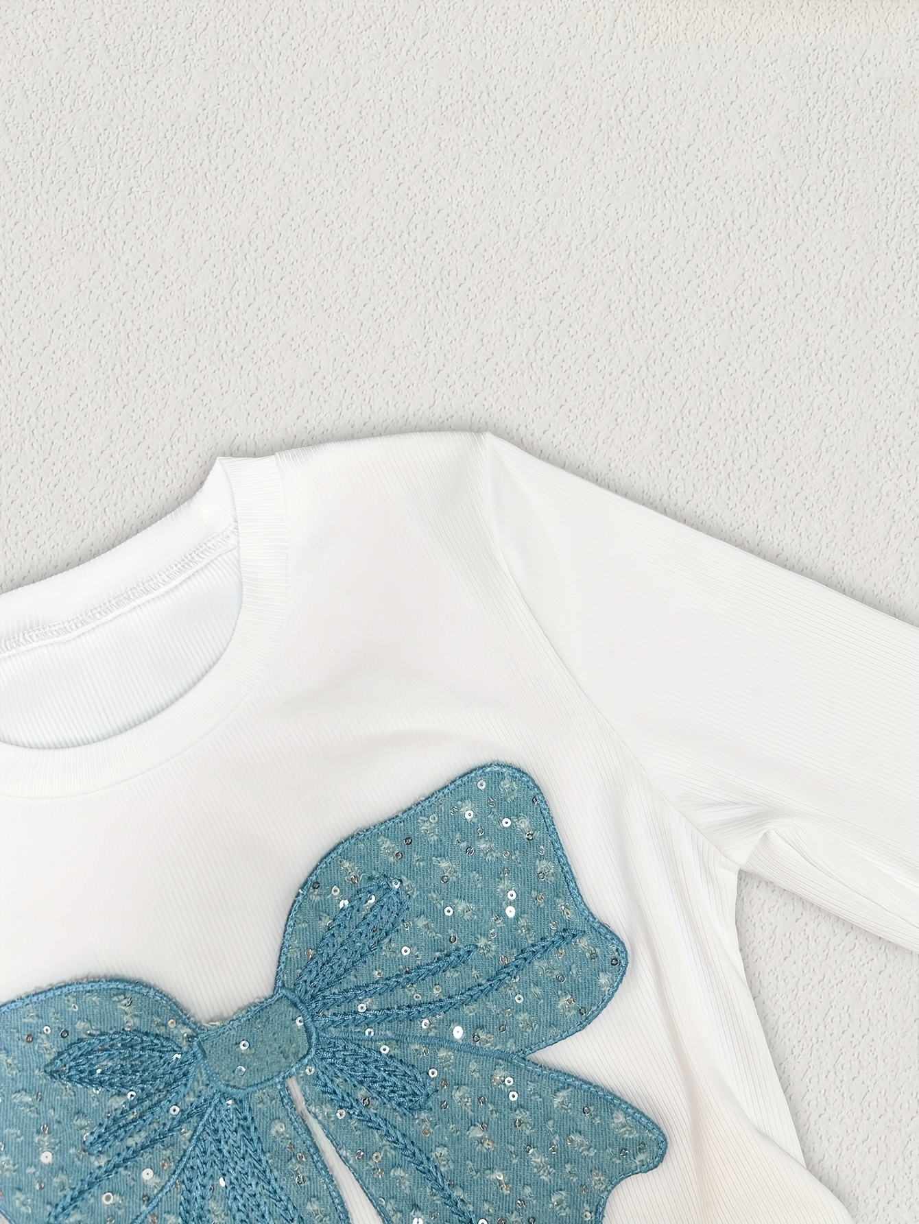 High-Scoring Girls' Autumn/Winter Long-Sleeve Bow Patch Top + Cargo Pants - A Perfect Balance of Cool and Cute, Making Your Child the Most Eye-Catching Street Style Star, Perfect for Outdoor - Image 5