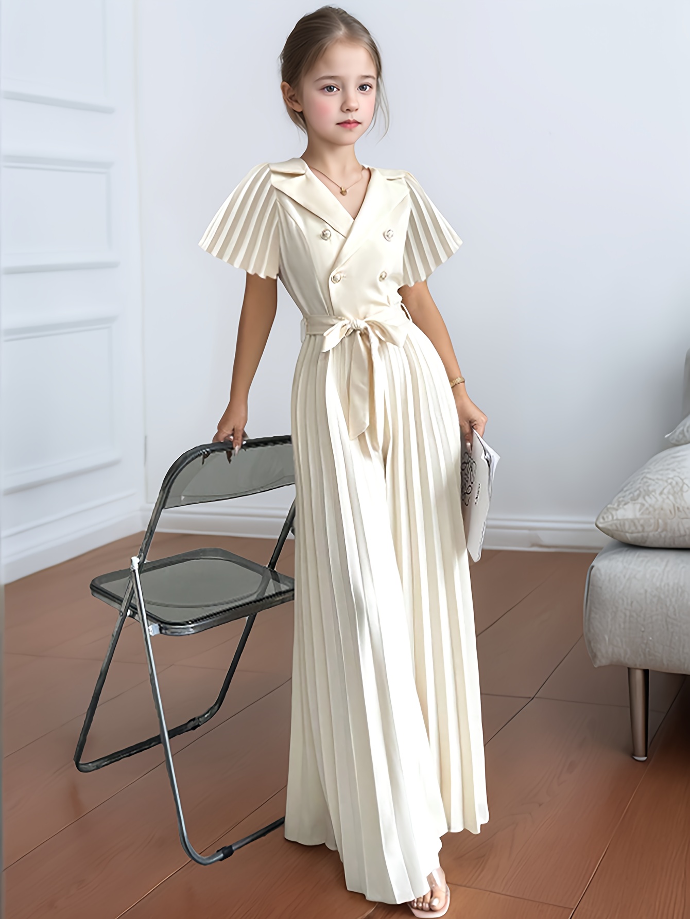 Spring/Summer Girls' Fashionable New Style: Cute, Elegant, Artistic, and Gentle Design. Versatile and Stylish Solid-Color Button-Decorated Lapel with Ruffled Sleeves and Pleated Romper. Includes a Matching Belt. Suitable for Spring Outings - Image 5