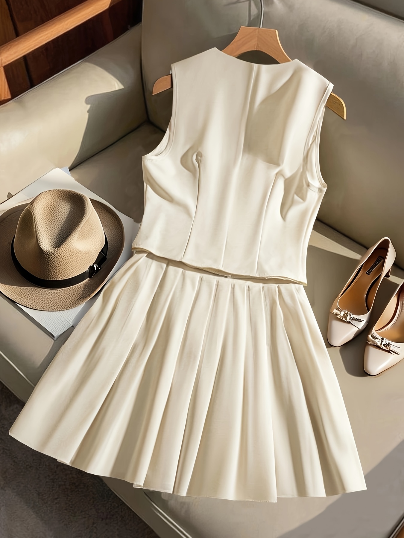 A Stylish New Spring And Autumn Outfit for Girls, Featuring a Sunny, Casual, And Elegant Artistic Design. It Includes a Sleeveless Top Adorned with Exquisite Bows And Button Decorations - Image 2