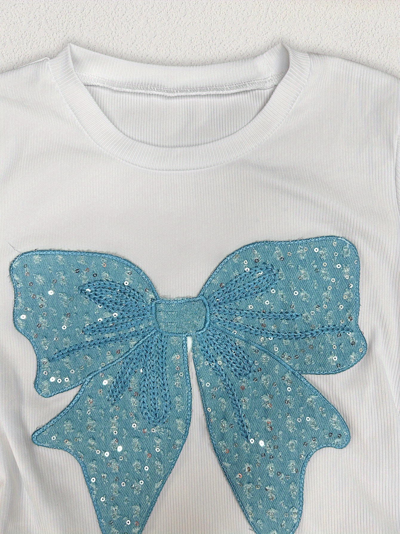 High-Scoring Girls' Autumn/Winter Long-Sleeve Bow Patch Top + Cargo Pants - A Perfect Balance of Cool and Cute, Making Your Child the Most Eye-Catching Street Style Star, Perfect for Outdoor - Image 4