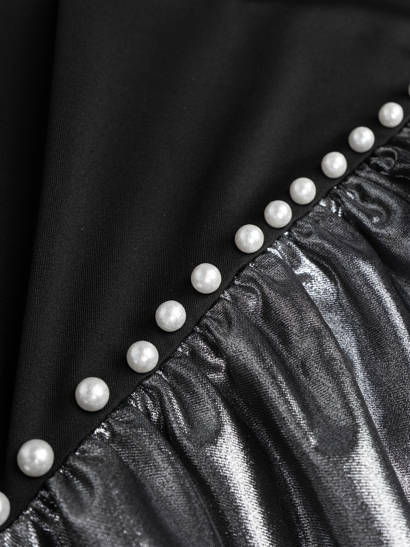 Autumn and Winter New Women's Metallic Mermaid Long Dress - Black long-sleeve heart neckline with pearl embellishments, Silvery shiny pleated gown, birthday party formal wear, Halloween new costume - Image 5