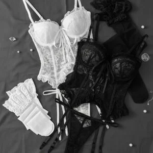 2Sets/8pcs Women'S Sexy Lingerie Sets Black & White Colors, 4pcs Matching Outfits Each Women'S Lace Hollow-Out Lingerie Set Strappy Bralette, Thong & Garter Belt | Sheer Mesh, Adjustable Ties, Lightweight Slim-Fit Design For Summer Romantic